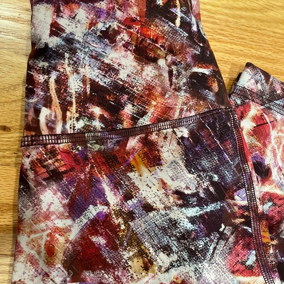 Lululemon leggings size 2 - Picture 2 of 2